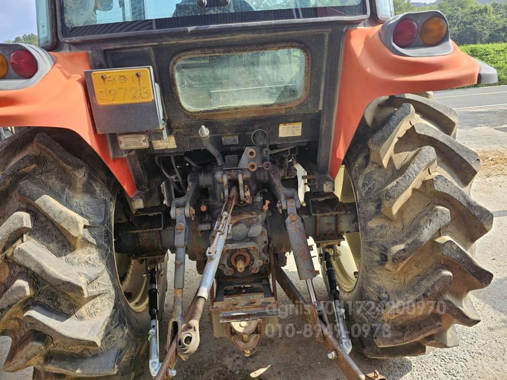 Daedong Tractor D651 (65hp) 측면