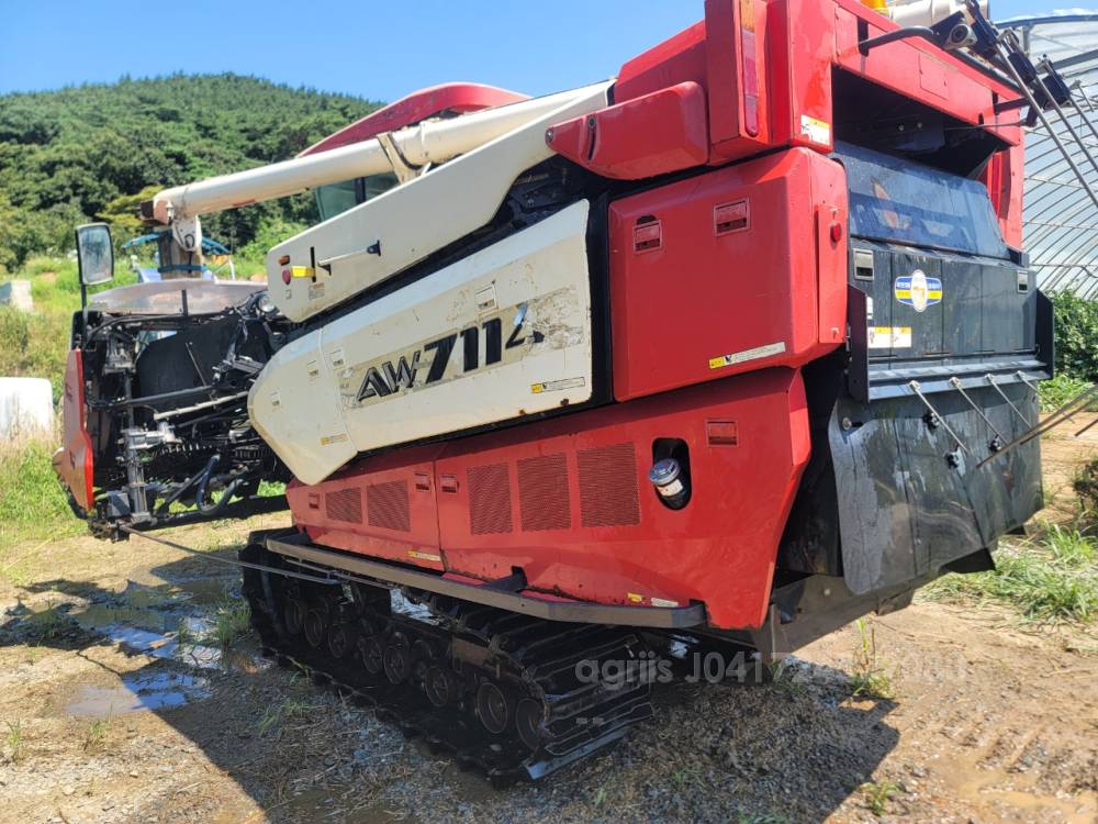 Yanmar Combine Harvester AW7114 (7Rows) 운전석