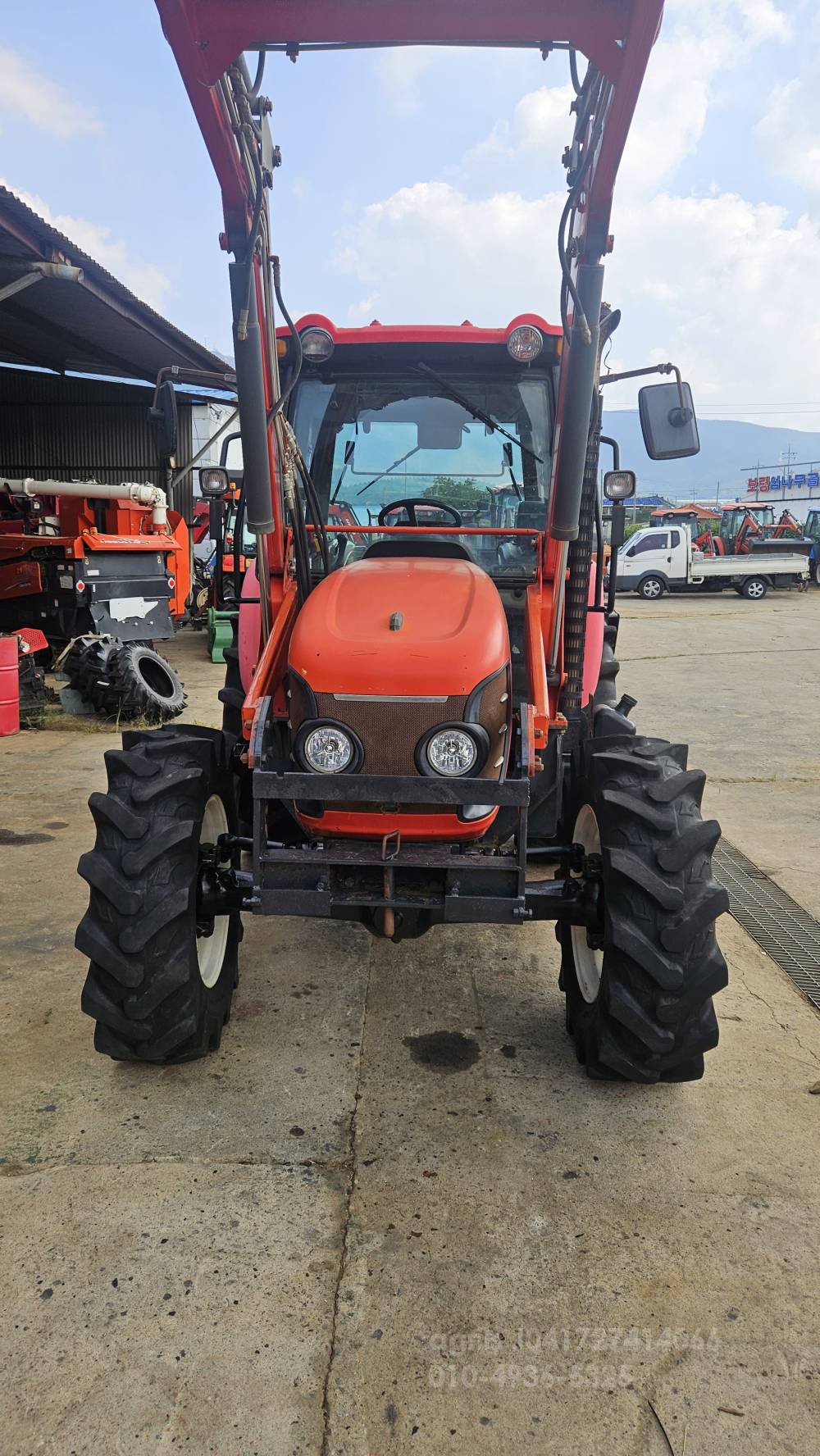 Kukje Tractor KX100 (100hp) 측면