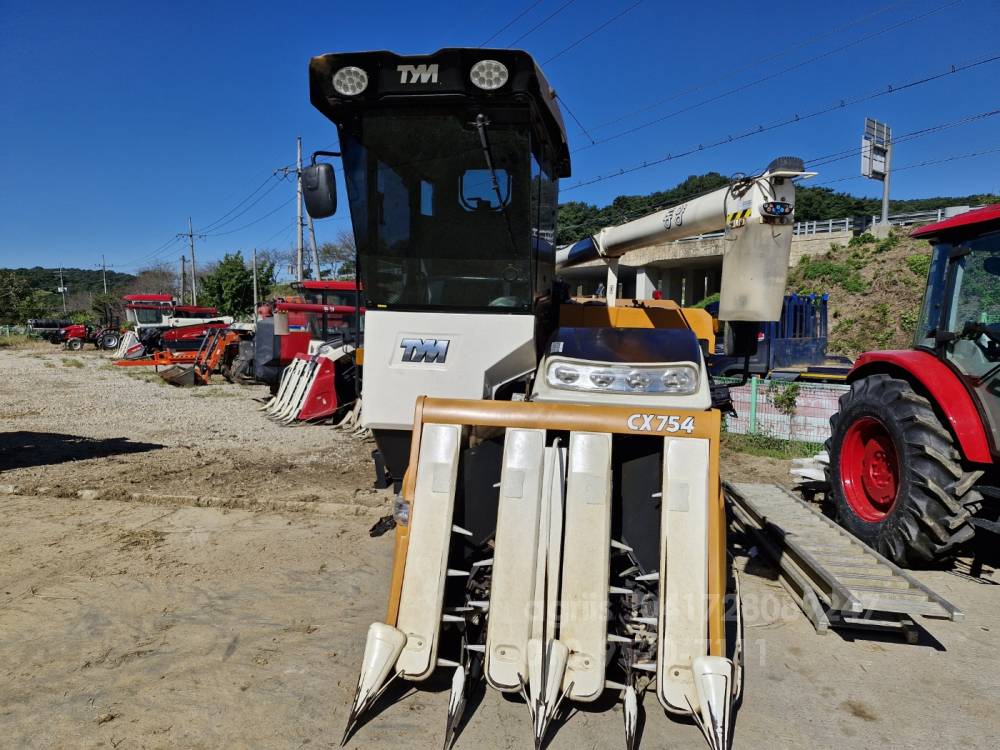 TYM Combine Harvester CX754 (4Rows) 앞좌측면