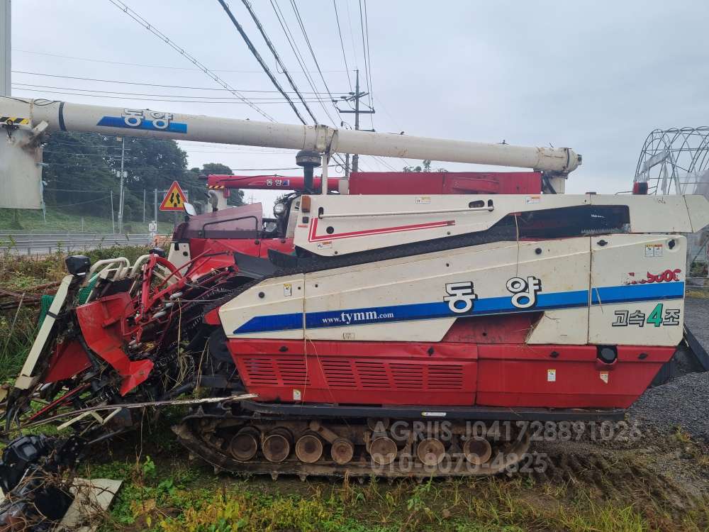 TYM Combine Harvester HU6500 (4Rows) 측면