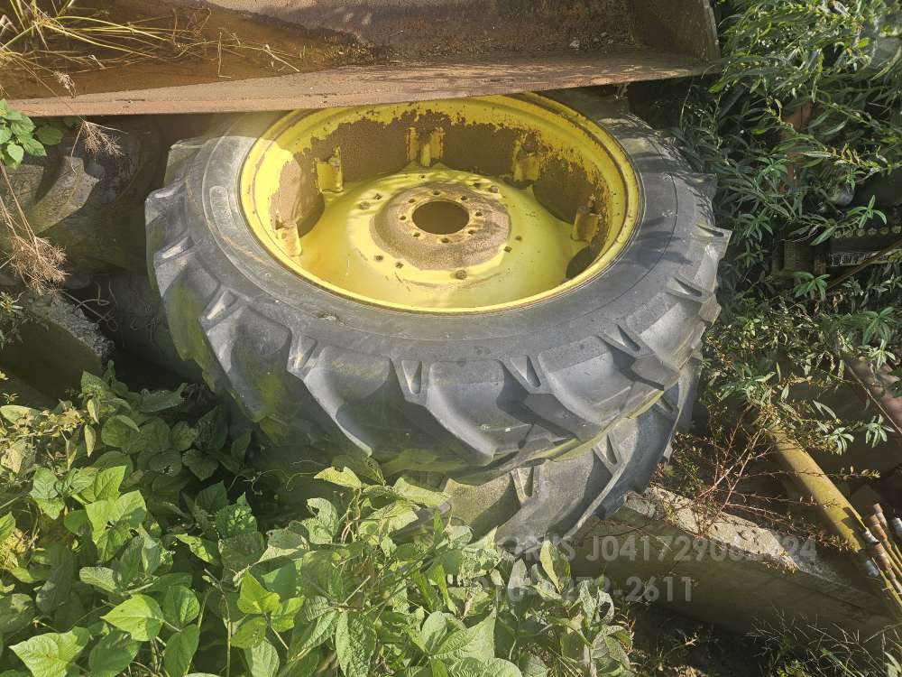 JohnDeere  타이어   앞좌측면