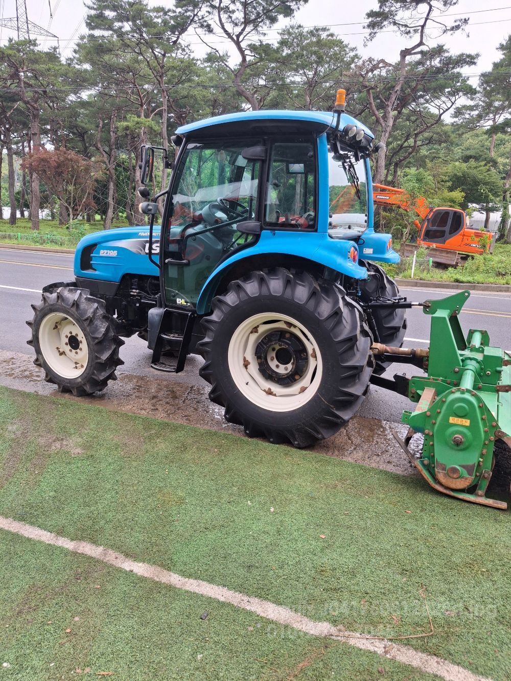LS Tractor P7165 (72hp) 뒤우측면