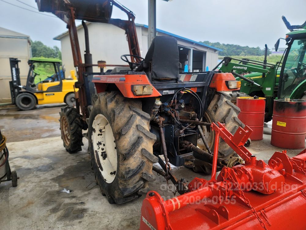 대동 트랙터 D48 (48마력) 뒤우측면