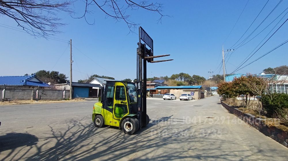Samsung Forklift GTS33 (3.3톤) 뒤우측면