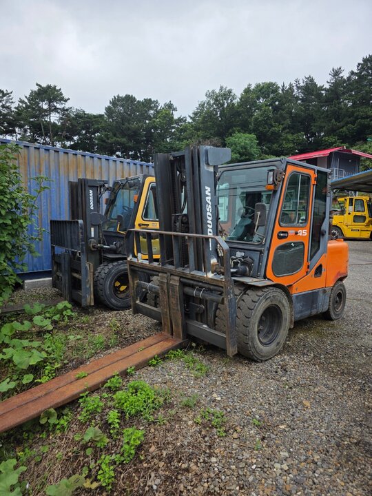 두산 지게차 (4.5톤) 앞좌측면