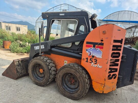  로더 153 앞좌측면