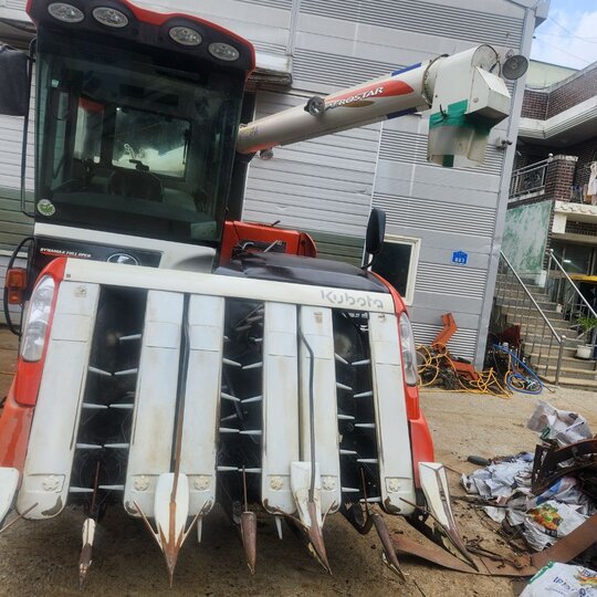 Kubota Combine Harvester ER108 (6Rows) 앞좌측면