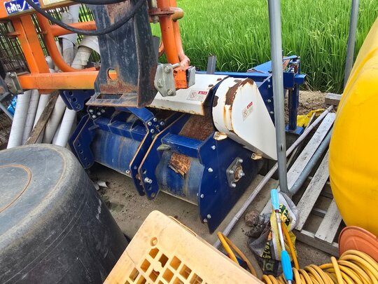  마늘줄기절단기 마늘줄기절단기  앞좌측면