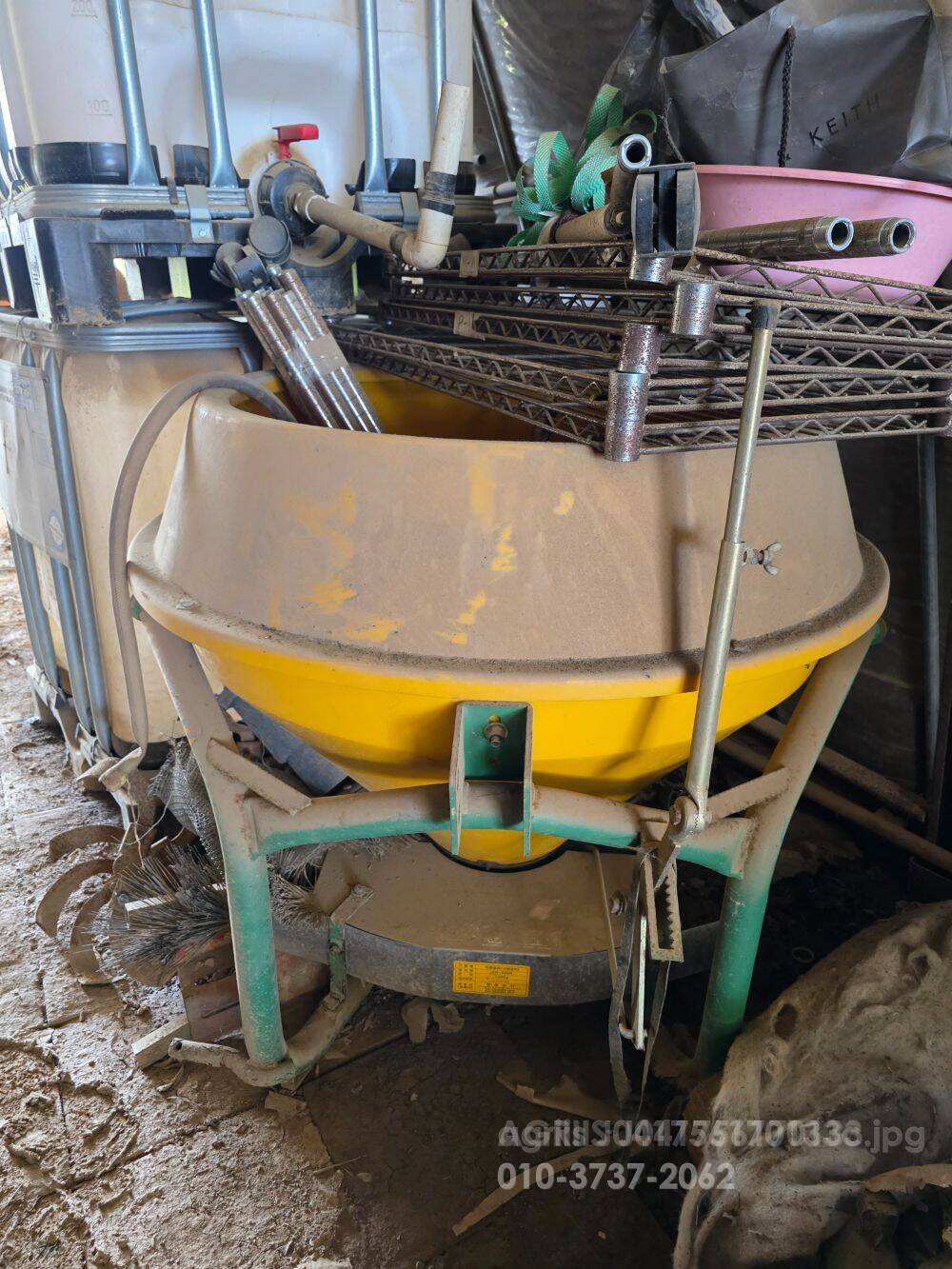  Fertilizer Spreader 비료살포기  앞좌측면