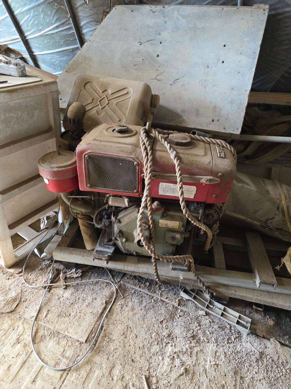 국제 경운기 엔진 (10마력) 앞좌측면