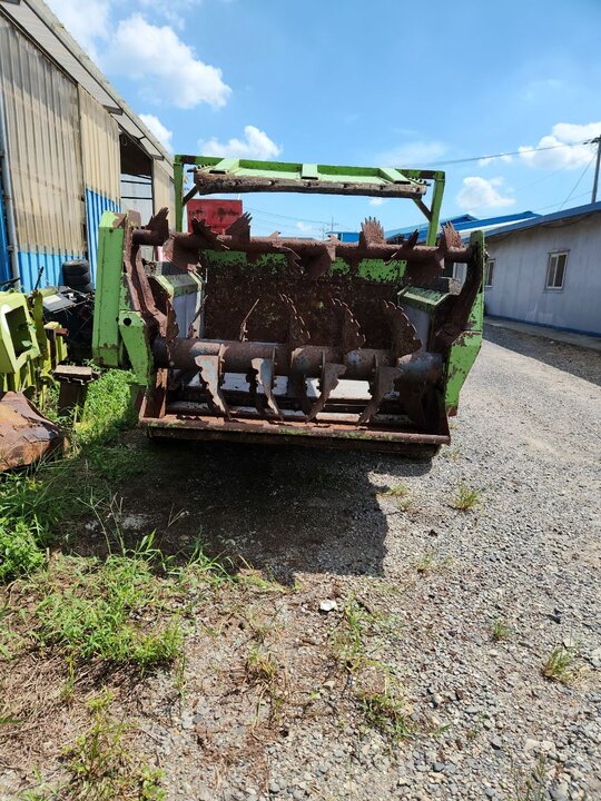  퇴비살포기 AMS420 앞좌측면