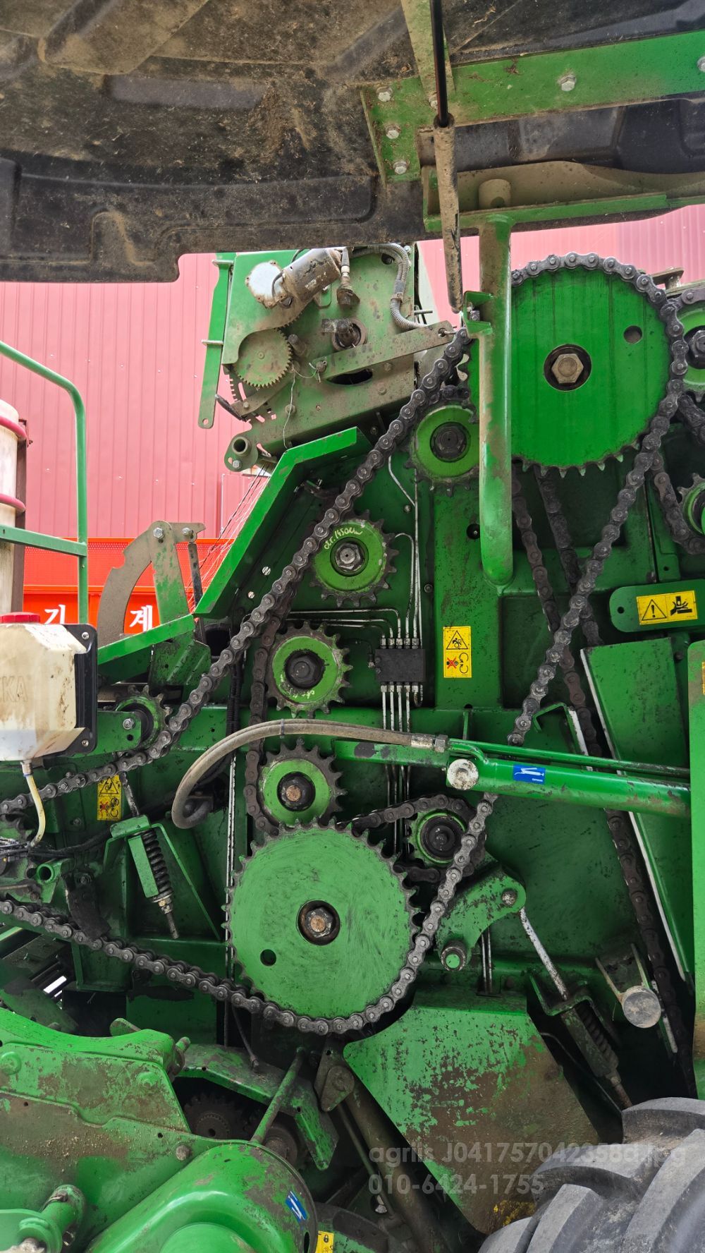 멕헤일 원형베일러 F5600 뒤우측면