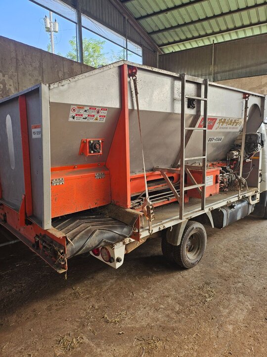  TMR급여기 급여기  앞좌측면