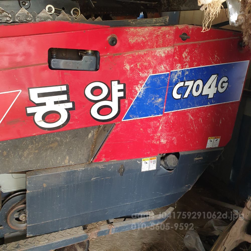 TYM 콤바인 C704G (4조식) 뒤우측면