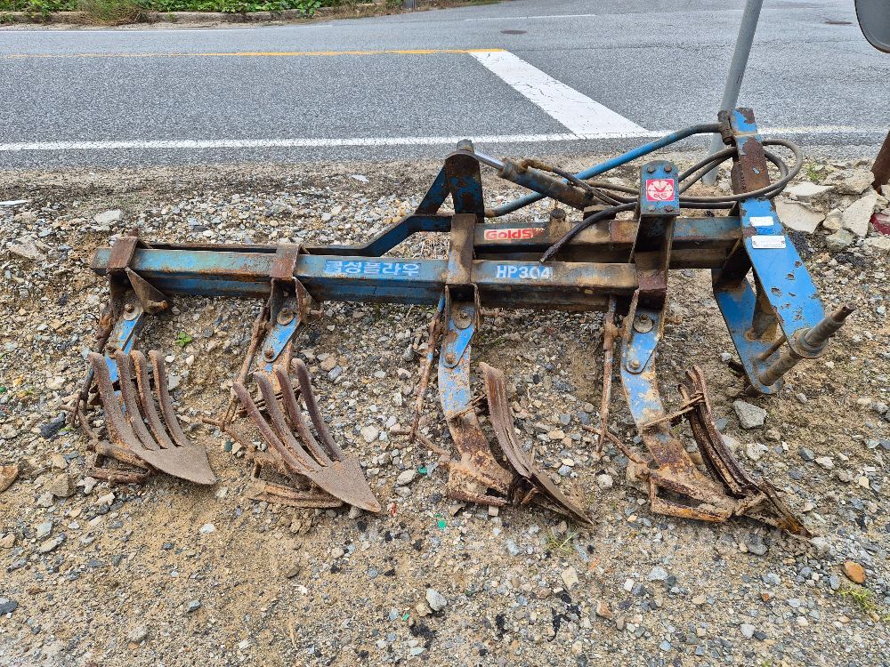 유압4련 쟁기 쟁기 뒤우측면