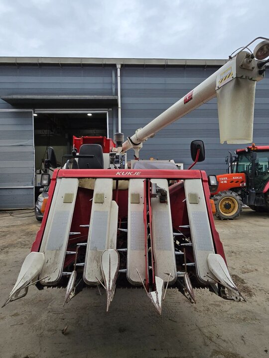 국제 콤바인 KC87 (5조식) 앞좌측면