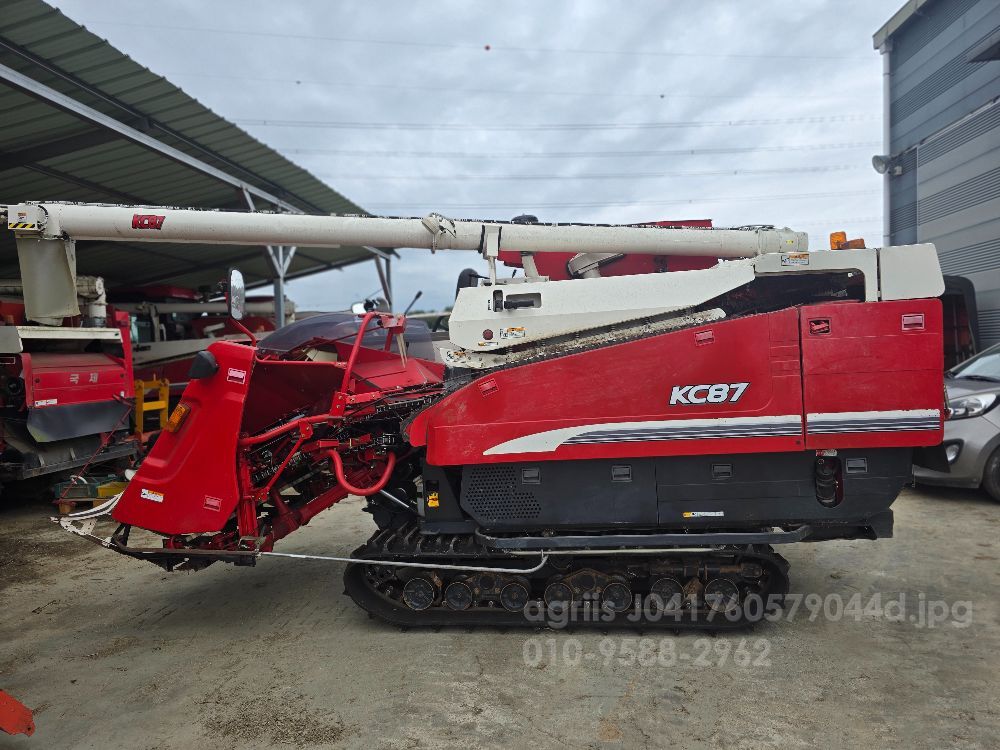 국제 콤바인 KC87 (5조식) 뒤우측면