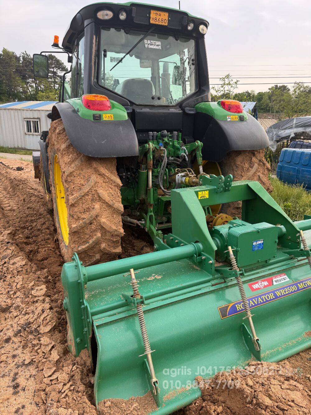 존디어 트랙터 6110M (110마력) 뒤우측면