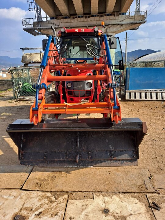 Kukje Tractor 6015 (60hp) 앞좌측면