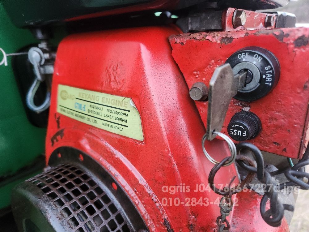 초전 ss기용 퇴비살포기 Cjs-800 800ss 뒤우측면