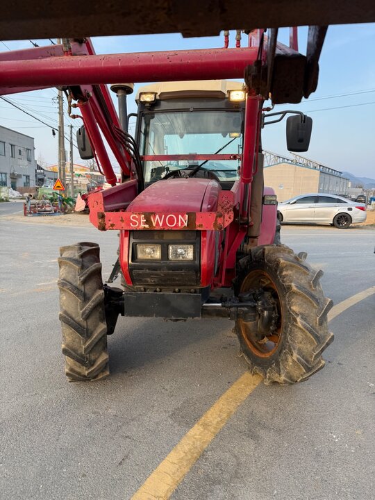 TYM Tractor T680 (68hp) 앞좌측면