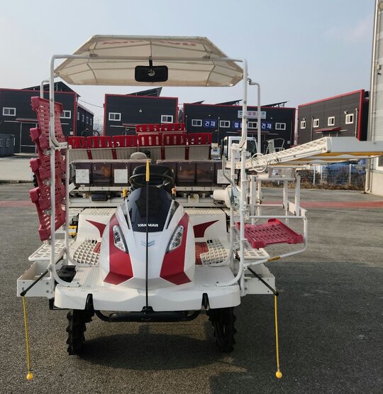 얀마 이앙기 YR8DZ-F (8조식) 앞좌측면