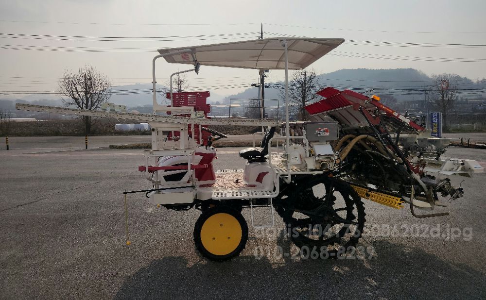 얀마 이앙기 YR8DZ-F (8조식) 뒤우측면