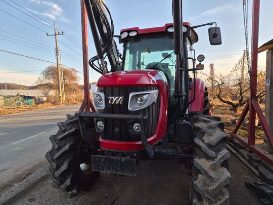 TYM 트랙터 TS100 (101마력) 앞좌측면