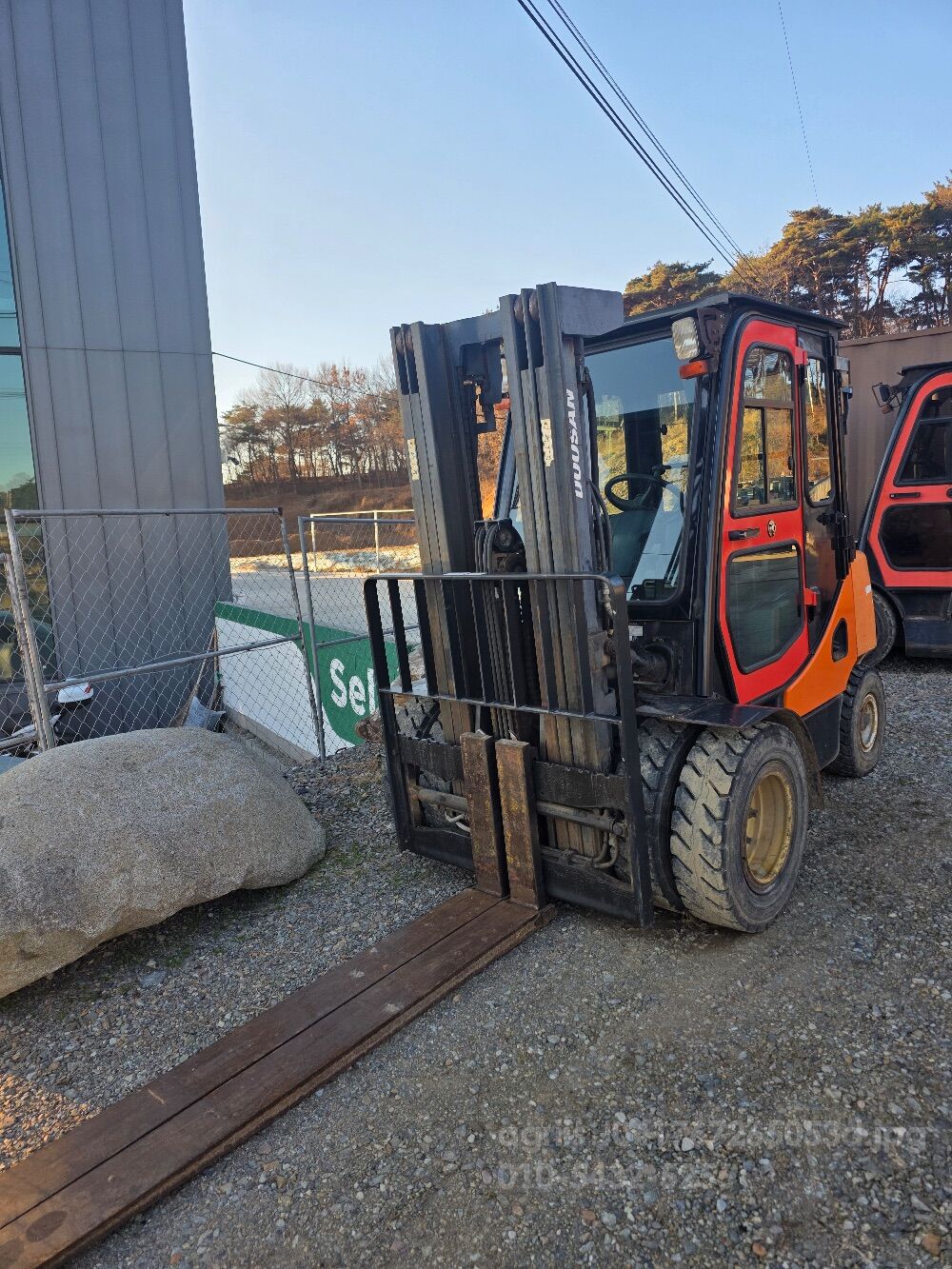 두산 지게차 3.3톤 (3.3톤) 뒤우측면