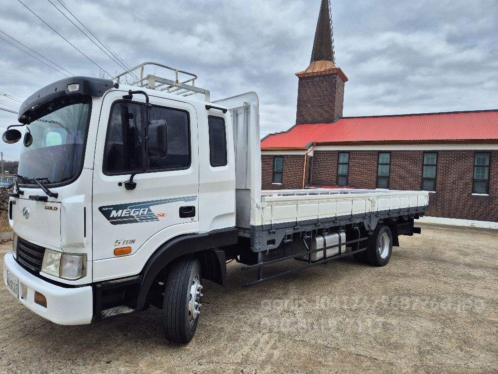 현대 메가트럭 초장축카고트럭 현대4.5톤 초장축카고 트럭 메가트럭 카고 뒤우측면