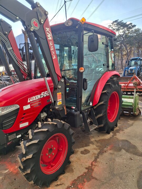 국제 트랙터 LUXEN560 (56마력) 앞좌측면