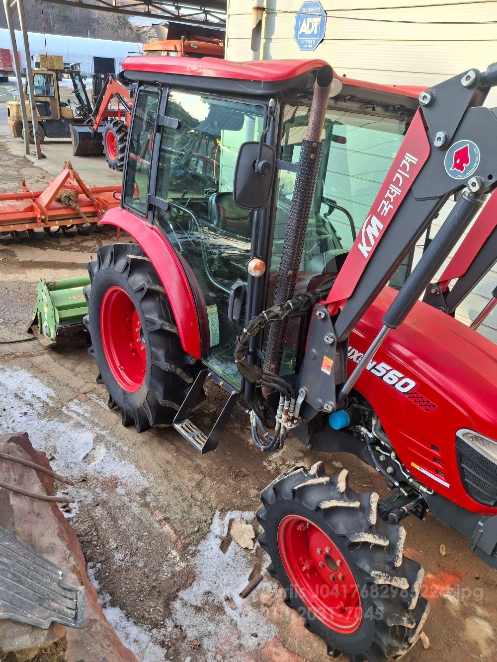 국제 트랙터 LUXEN560 (56마력) 뒤우측면