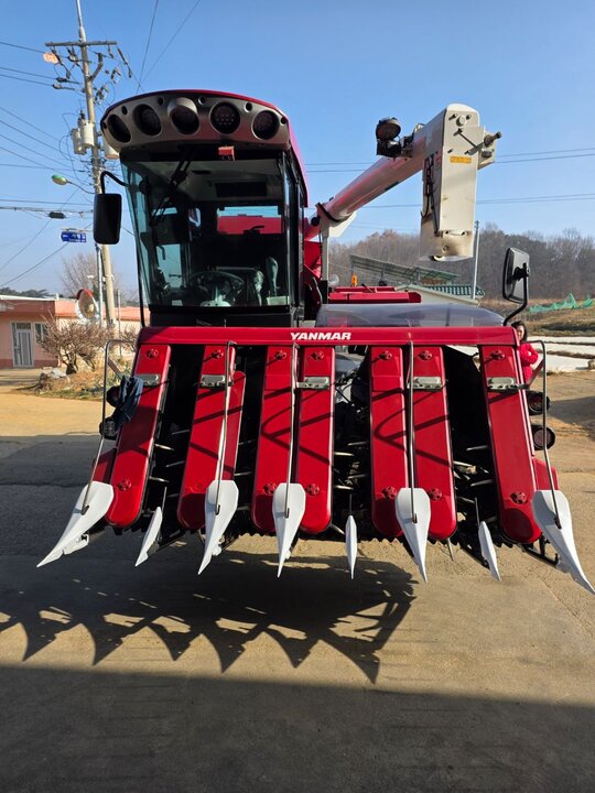 얀마 콤바인 YH7115 (7조식) 앞좌측면