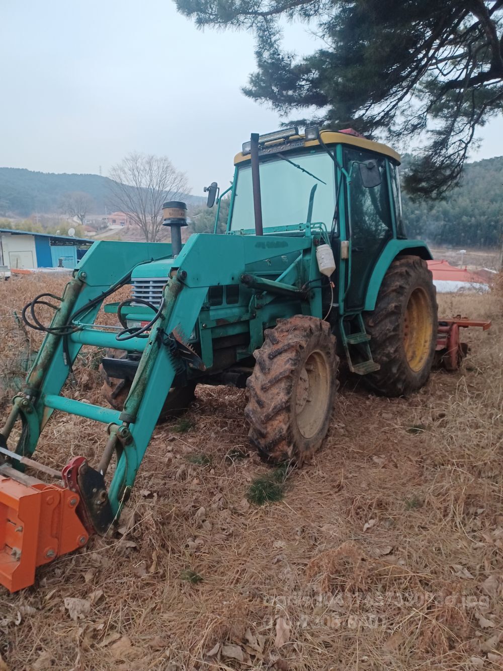 Daedong Tractor D85 (85hp) 뒤우측면