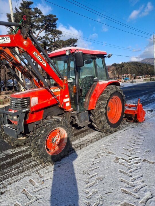 구보다 트랙터 GM73 (73마력) 앞좌측면