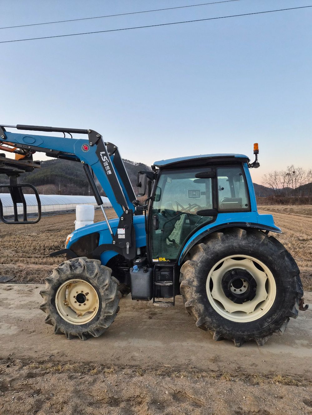 LS Tractor XP7102 (102hp) 뒤우측면