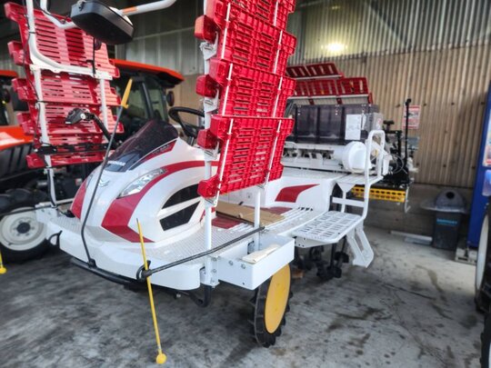 얀마 이앙기 YR8DZTA (8조식) 앞좌측면