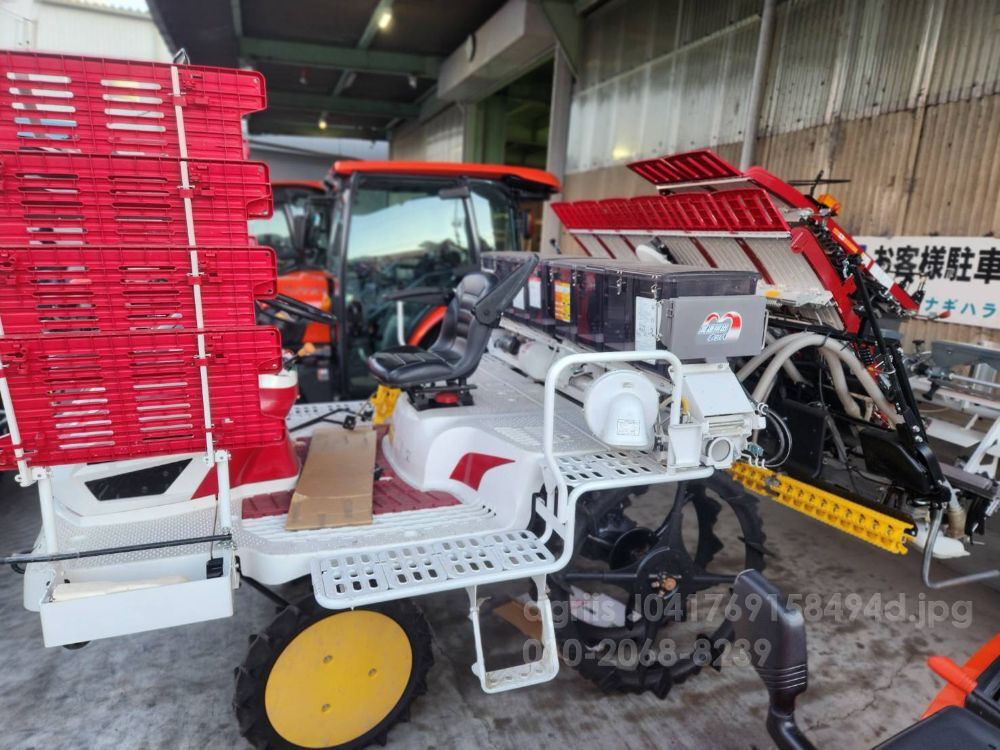 얀마 이앙기 YR8DZTA (8조식) 뒤우측면