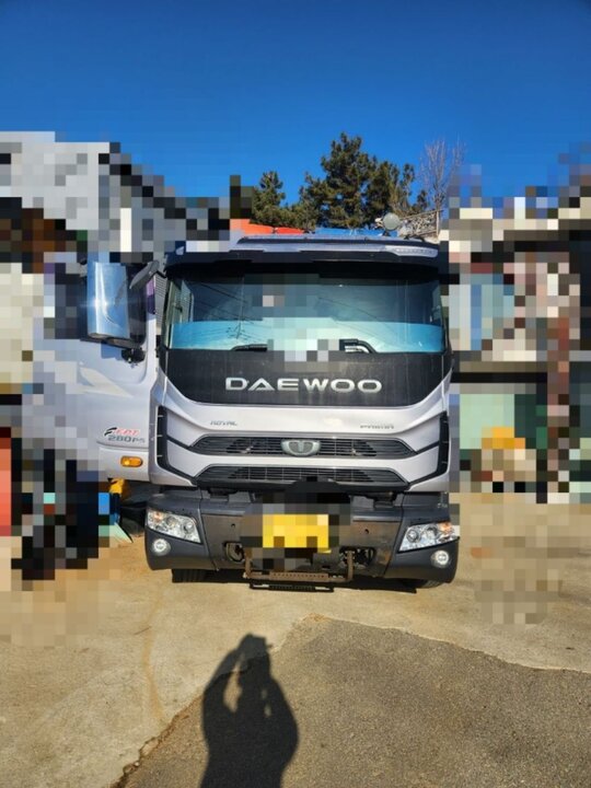  카고차 8.8,m 6톤구변 뒤축  앞좌측면