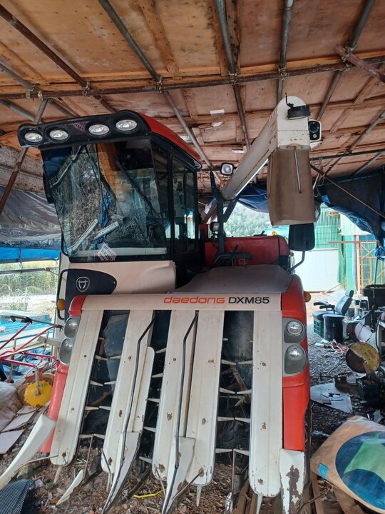 대동 콤바인 DXM85 (5조식) 앞좌측면