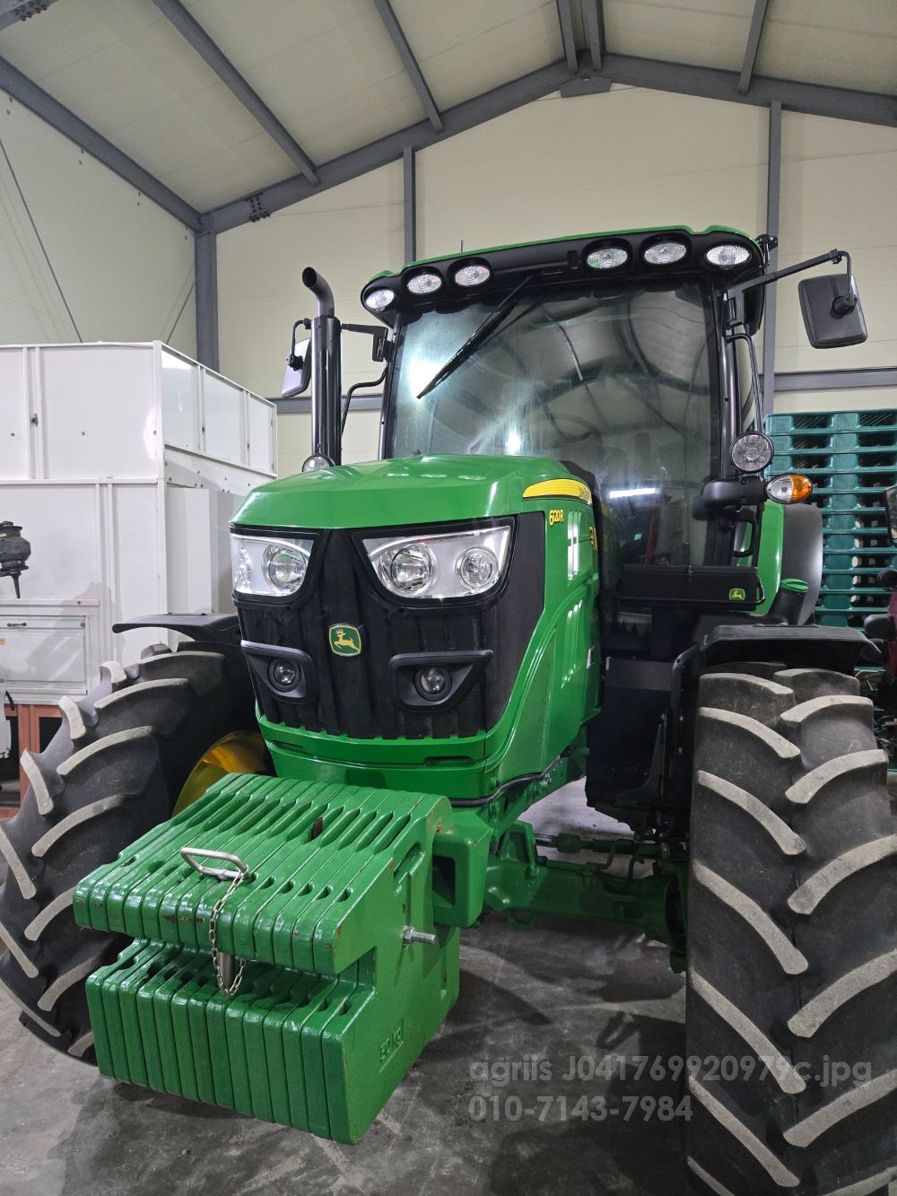 존디어 트랙터 6120R (120마력) 뒤우측면