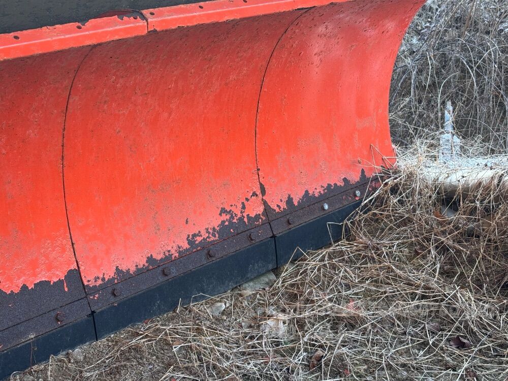  전방부착형 대형제설기 55마력이상부터 사용가능 이상부터 사용가능  뒤우측면