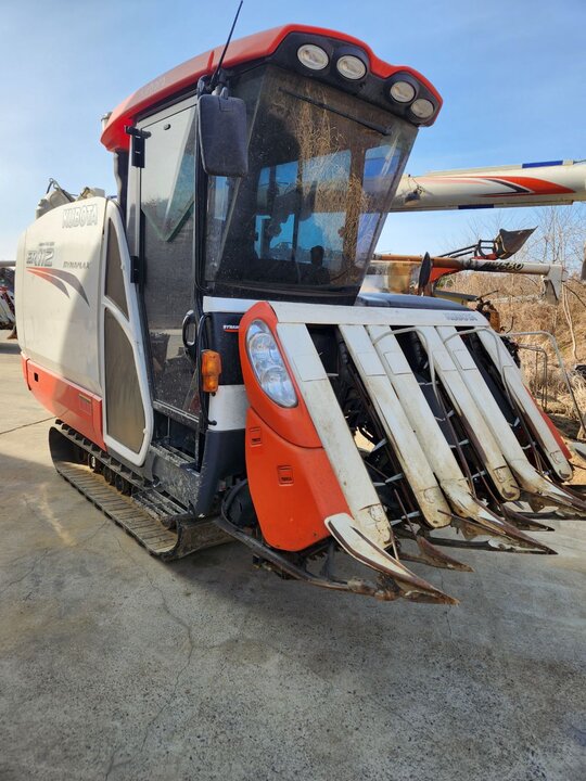 구보다 콤바인 ER112 (6조식) 앞좌측면