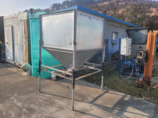 자작 곡물통 곡물통 앞좌측면