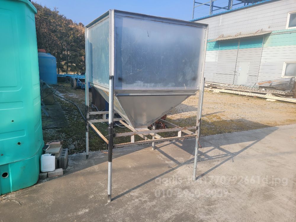 자작 곡물통 곡물통 뒤우측면