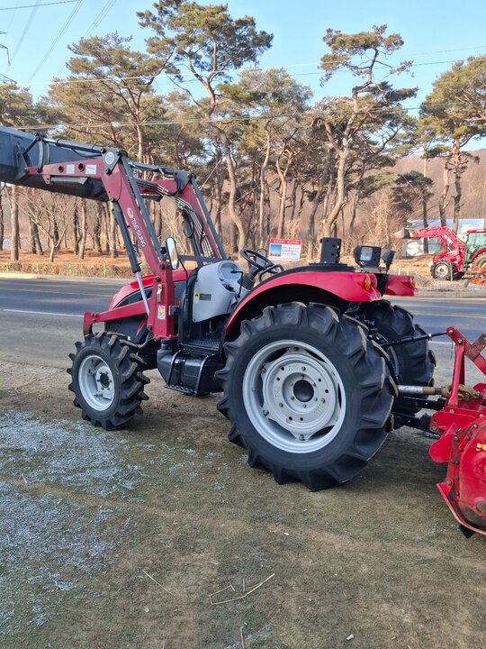 TYM 트랙터 T483 (48마력) 앞좌측면
