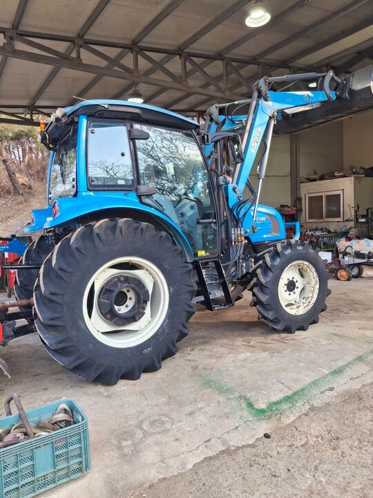 LS 트랙터 P7185 (88마력) 앞좌측면