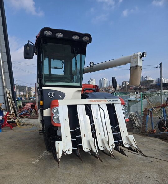 대동 콤바인 DXM85 (5조식) 앞좌측면