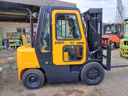 Doosan Forklift D30S (3.0톤) 앞좌측면